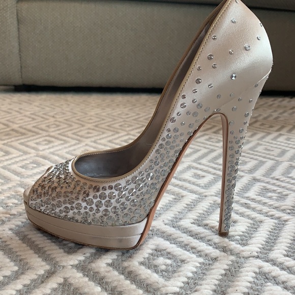 Casadei champagne satin with silver embellishments - Picture 2 of 5